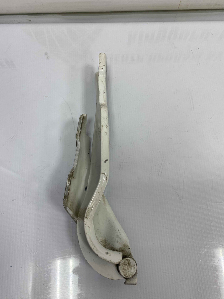 Петля капота правая Volkswagen Polo 5 2009 OEM 6R0823302B Петля капота правая Volkswagen Polo 5 2009 OEM 6R0823302B