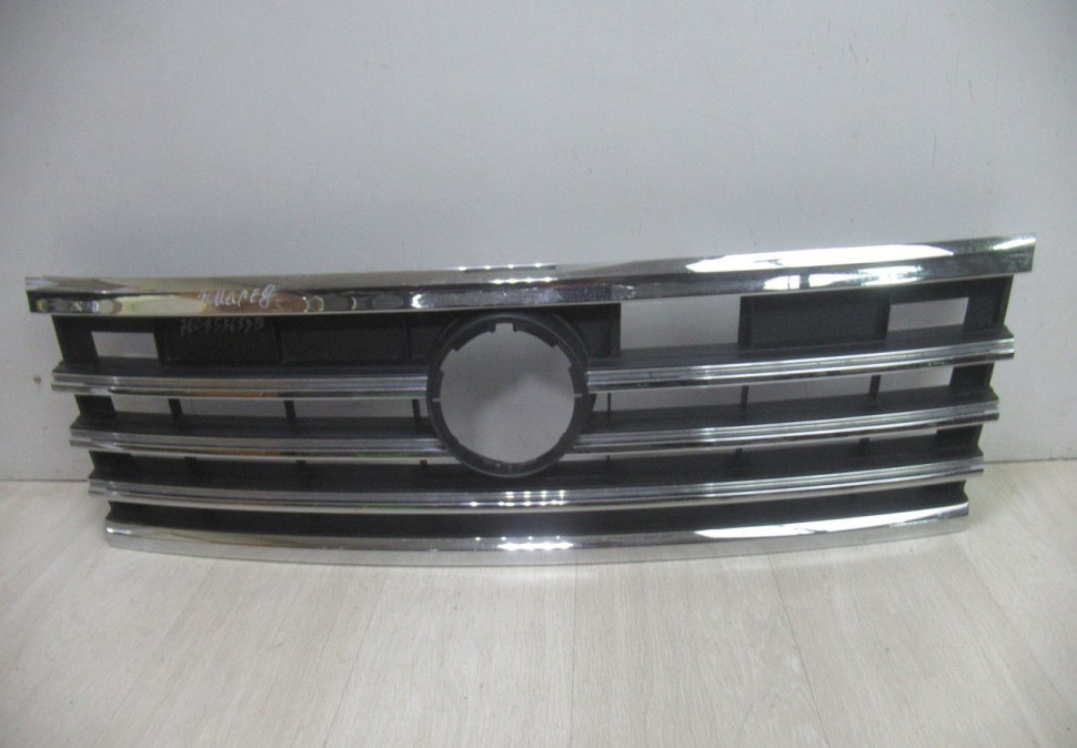Решетка радиатора Volkswagen Touareg 3 oem 760853653 Решетка радиатора Volkswagen Touareg 3 oem 760853653