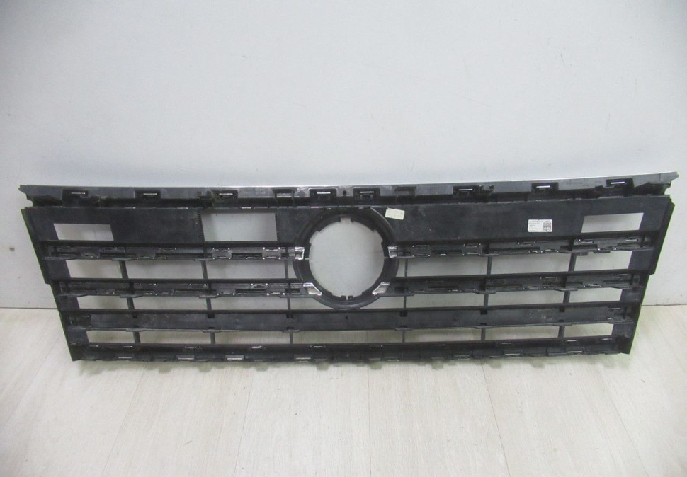 Решетка радиатора Volkswagen Touareg 3 oem 760853653 Решетка радиатора Volkswagen Touareg 3 oem 760853653