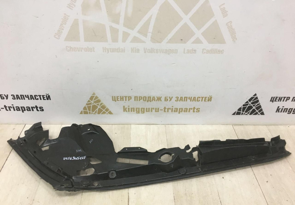 Уплотнитель крыла передний правый BMW X7 G07 OEM 51747469502