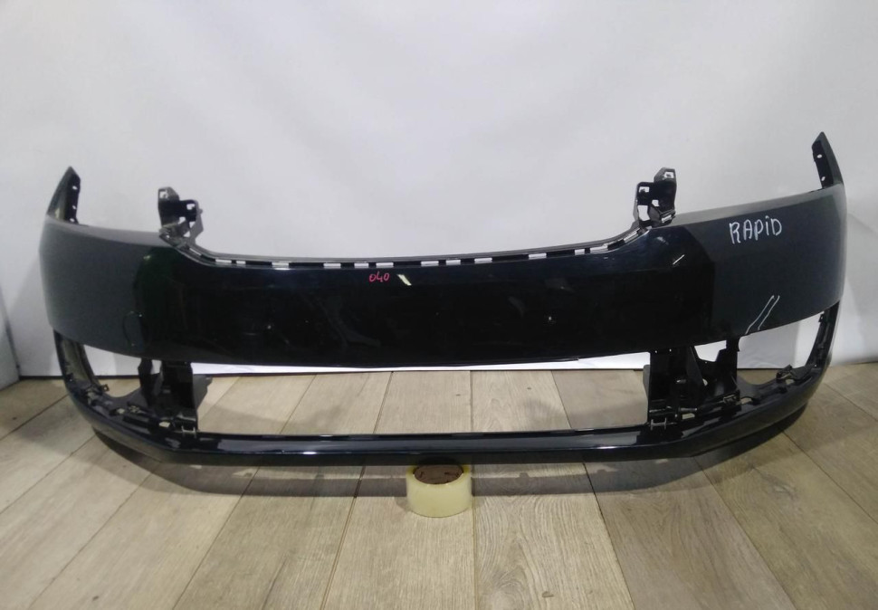 Бампер передний бу Skoda Rapid OEM 60U807221F