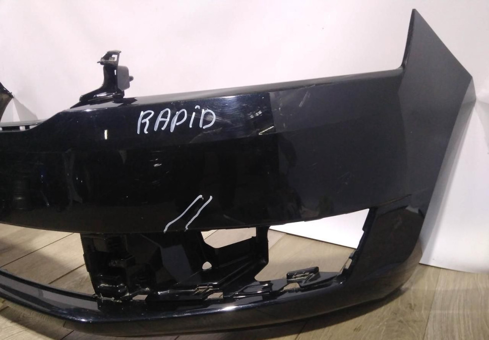 Бампер передний бу Skoda Rapid OEM 60U807221F