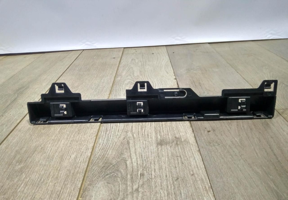 Кронштейн порога правый бу BMW 1 F20 OEM 51777240914