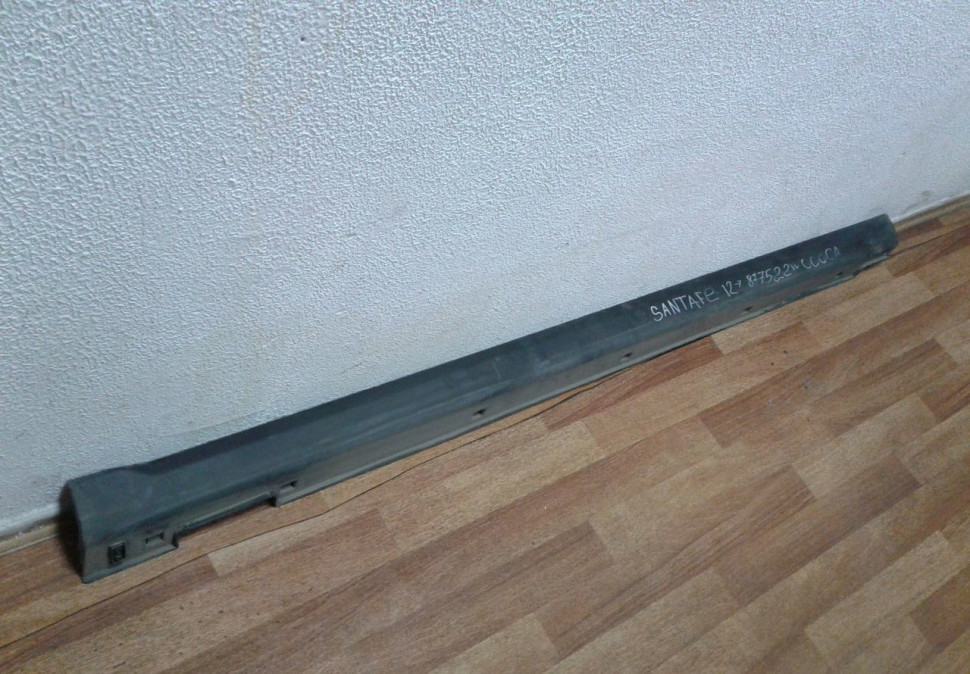 Накладка порога правая Hyundai Santa Fe 3 (12>) oem 877522w000 Накладка порога правая Hyundai Santa Fe 3 (12>) oem 877522w000