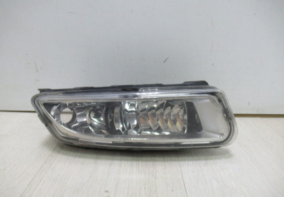 Противотуманная фара (ПТФ) правая Volkswagen Polo рестайл oem 6r0941062d (слом.1крепл)