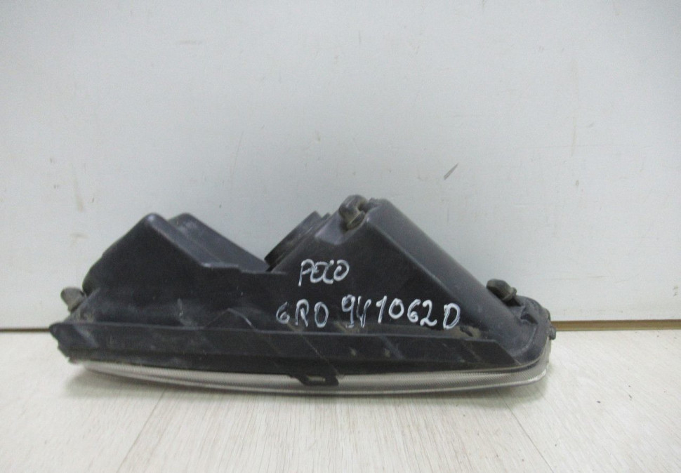 Противотуманная фара (ПТФ) правая Volkswagen Polo рестайл oem 6r0941062d (слом.1крепл)