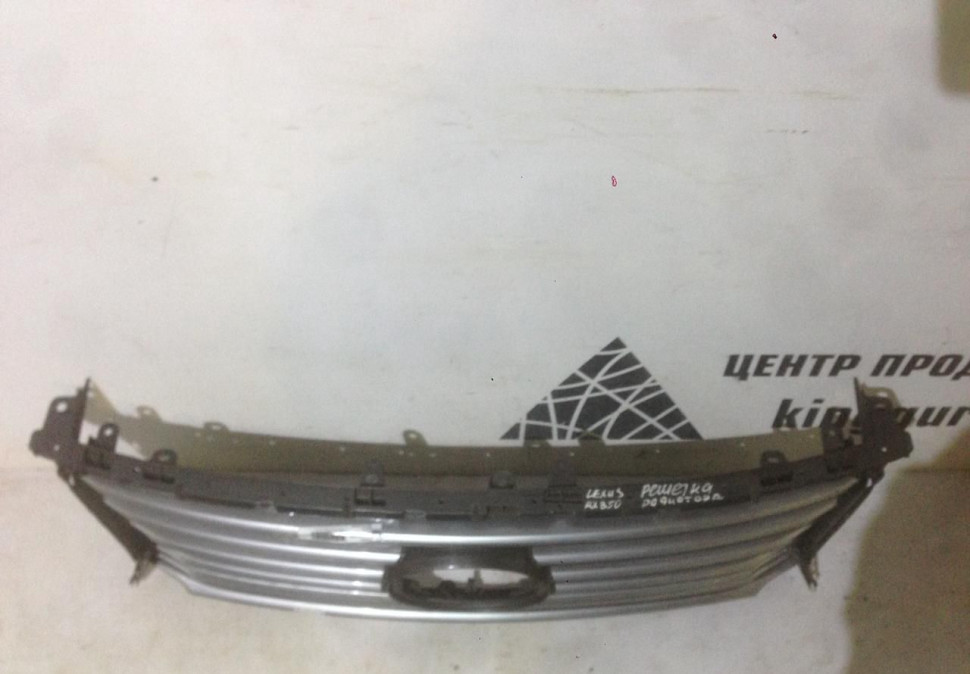 Решетка радиатора Lexus RX350 (скол) (скл-3)