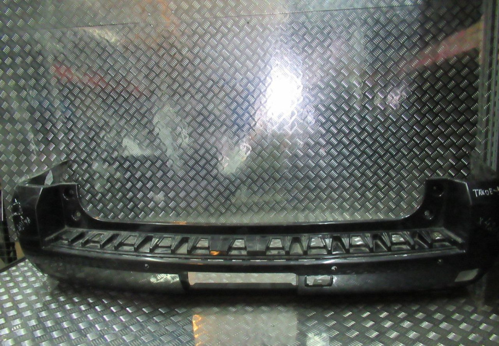 Бампер задний Chevrolet Tahoe 4 oem 23142968 (трещины) (скл-3)