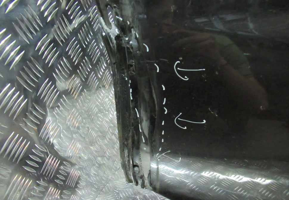 Бампер задний Chevrolet Tahoe 4 oem 23142968 (трещины) (скл-3) Бампер задний Chevrolet Tahoe 4 oem 23142968 (трещины) (скл-3)