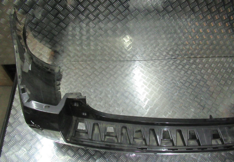 Бампер задний Chevrolet Tahoe 4 oem 23142968 (трещины) (скл-3) Бампер задний Chevrolet Tahoe 4 oem 23142968 (трещины) (скл-3)