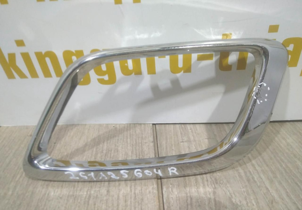 Молдинг переднего бампера правый бу Renault Sandero Stepway 2 рестайлинг OEM 261A25604R