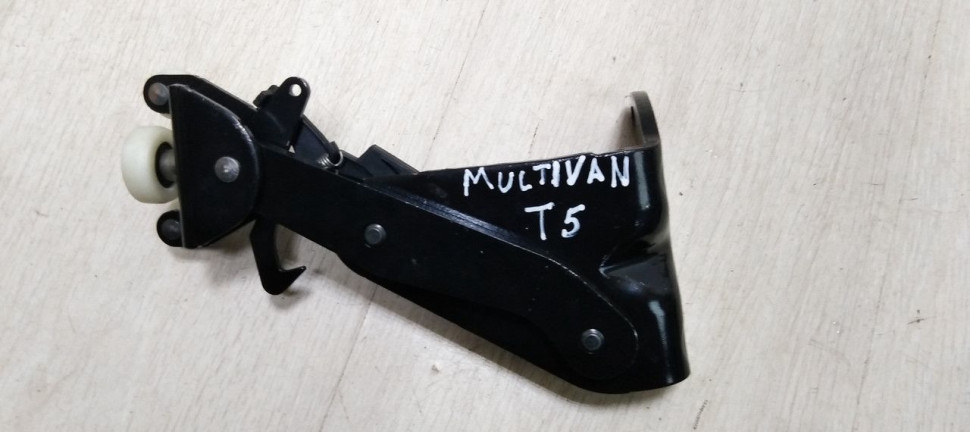 Ролик сдвижной двери нижний Volkswagen Transporter T5 03-15 oem 7E0843397J