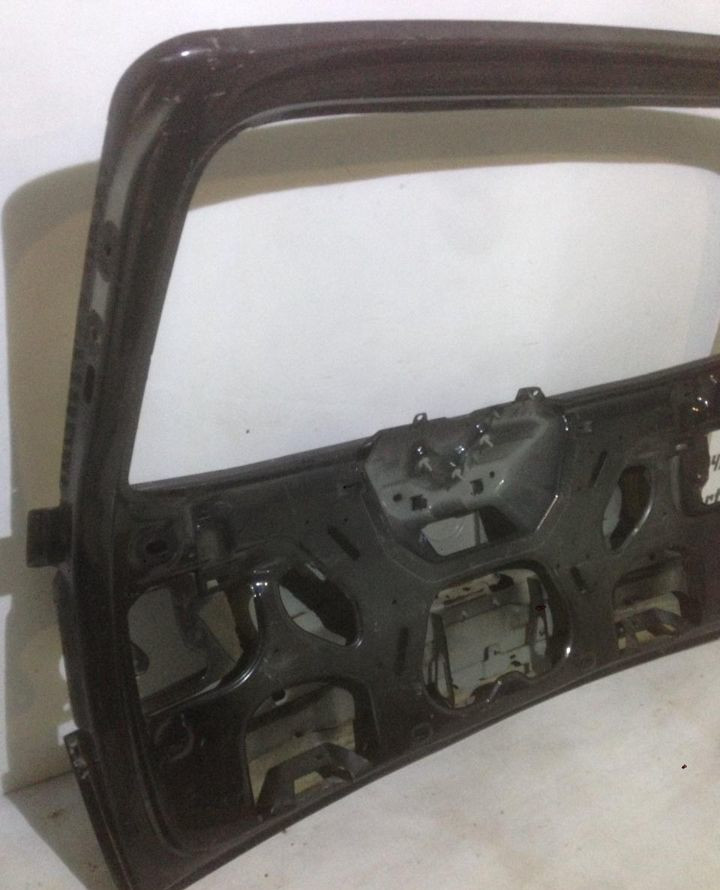 Крышка багажника Volkswagen Touareg 1 (03-10) oem 7l6827105 (скл-3) Крышка багажника Volkswagen Touareg 1 (03-10) oem 7l6827105 (скл-3)