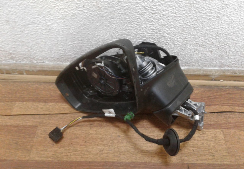 Корпус зеркала левый Volkswagen Tiguan 2 oem 5nb857501 (6 конт) Корпус зеркала левый Volkswagen Tiguan 2 oem 5nb857501 (6 конт)