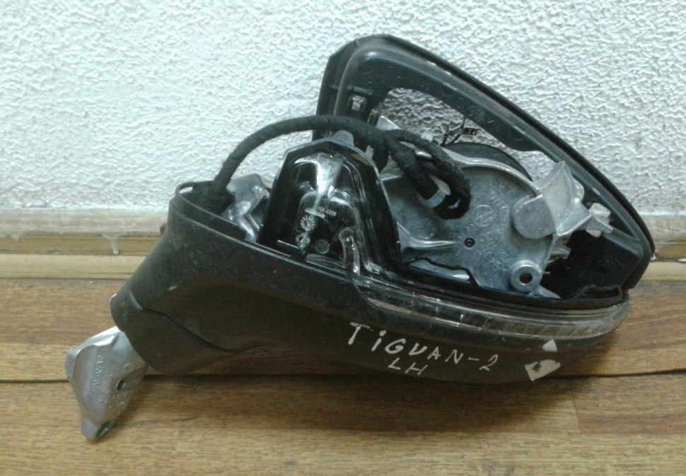 Корпус зеркала левый Volkswagen Tiguan 2 oem 5nb857501 (6 конт)