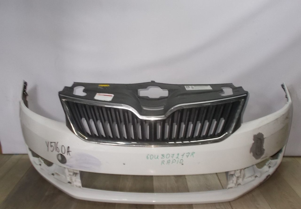 Бампер передний бу Skoda Rapid OEM 60U807217R