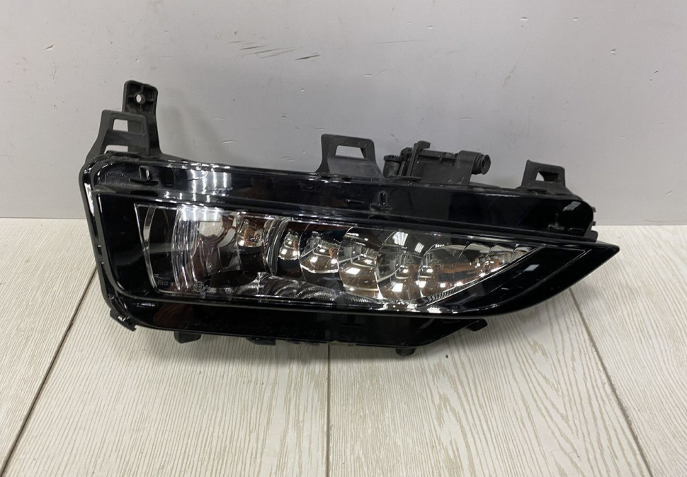 Фара противотуманная левая Skoda Rapid 2 OEM 60U941699