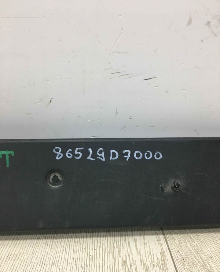 Подиум номерного знака Hyundai Tucson 3 oem 86529D7000