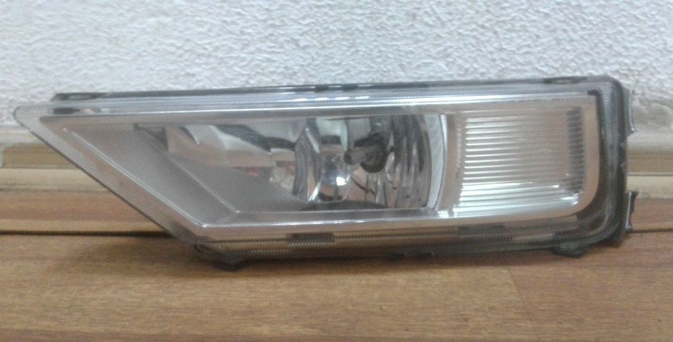 Фара птф левая Volkswagen Tiguan 2 oem 5na941699a (слом. 2 крепл.)