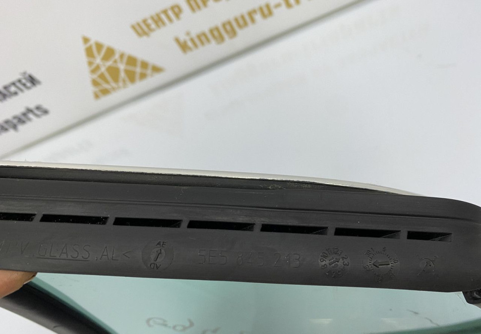 Стекло заднее левое глухое Volkswagen Tiguan 1 2010 oem 5N0845213E Стекло заднее левое глухое Volkswagen Tiguan 1 2010 oem 5N0845213E