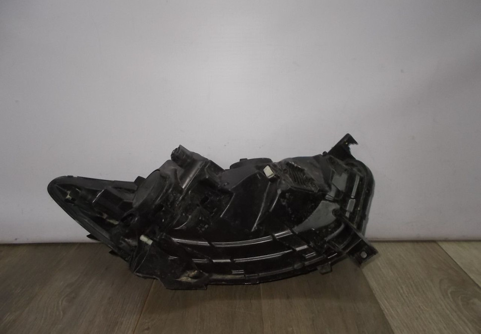 Фара левая бу Renault Kaptur OEM 260602042R Фара левая бу Renault Kaptur OEM 260602042R