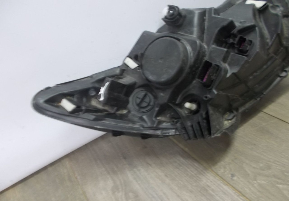 Фара левая бу Renault Kaptur OEM 260602042R Фара левая бу Renault Kaptur OEM 260602042R