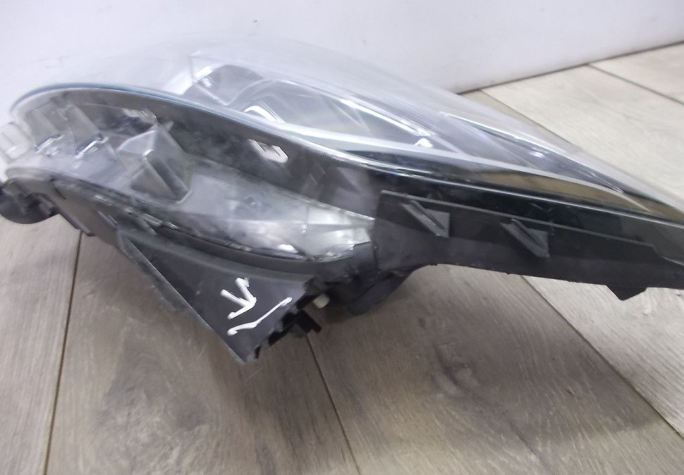 Фара левая бу Renault Kaptur OEM 260602042R Фара левая бу Renault Kaptur OEM 260602042R