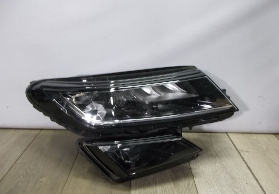 Фара ЛЭД LED правая бу Skoda Kodiaq OEM 566941016E