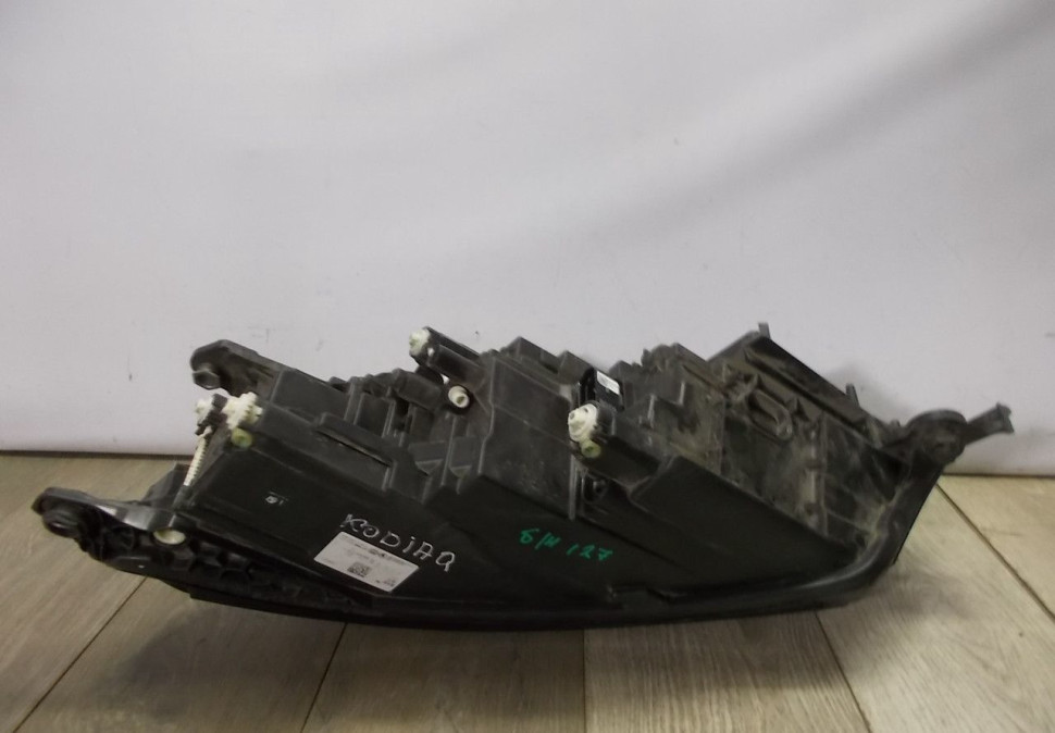 Фара ЛЭД LED правая бу Skoda Kodiaq OEM 566941016E