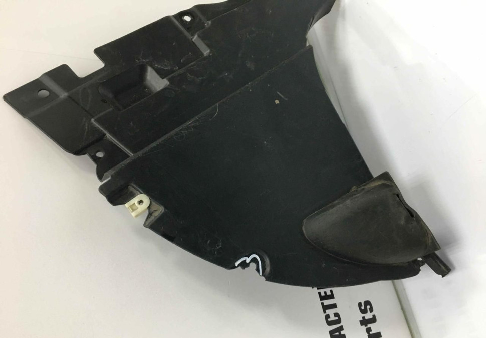 Защита пыльник переднего правая бампера BMW 2 F45 F46 oem 51758497244 Защита пыльник переднего правая бампера BMW 2 F45 F46 oem 51758497244