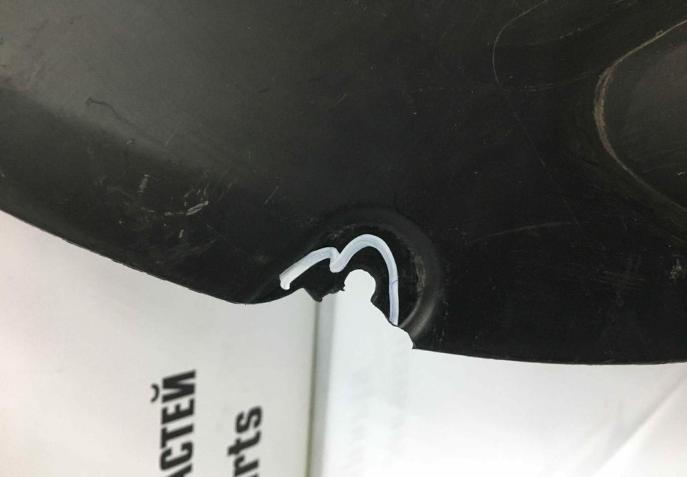 Защита пыльник переднего правая бампера BMW 2 F45 F46 oem 51758497244 Защита пыльник переднего правая бампера BMW 2 F45 F46 oem 51758497244