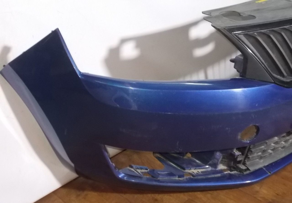 Бампер передний бу Skoda Rapid OEM 60U807221F