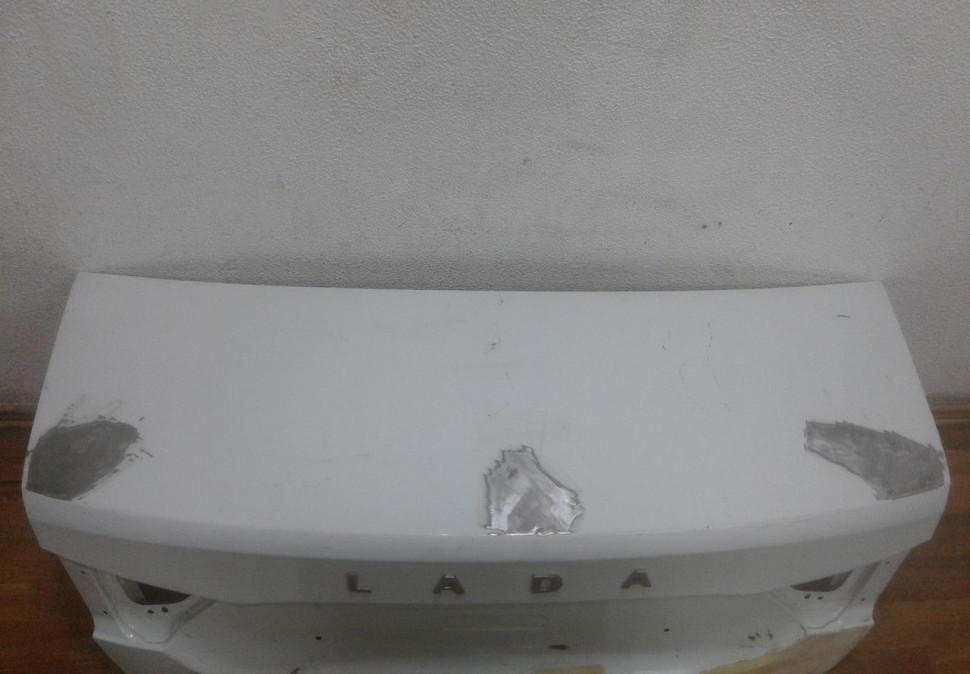 Крышка багажника Lada Vesta oem 8450102347 (после ремонта )  (скл-3)