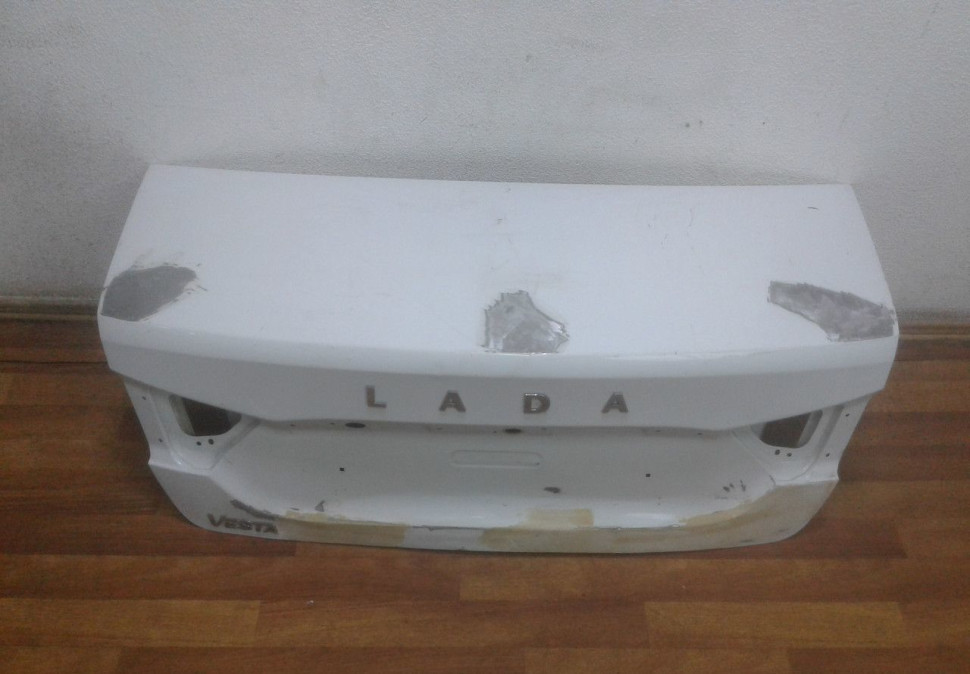 Крышка багажника Lada Vesta oem 8450102347 (после ремонта )  (скл-3)