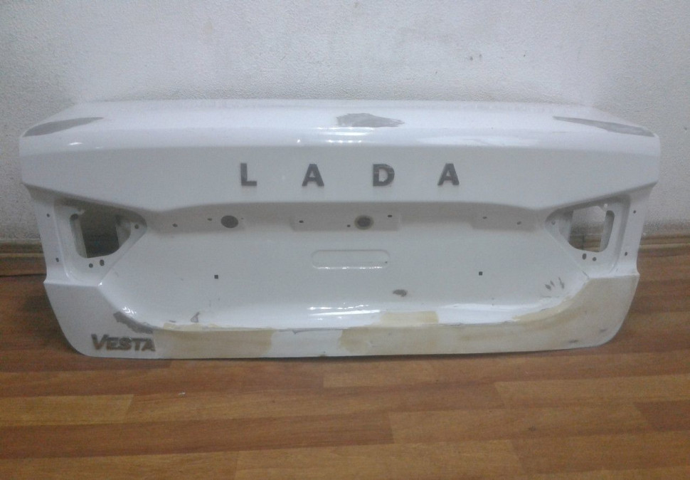 Крышка багажника Lada Vesta oem 8450102347 (после ремонта )  (скл-3)