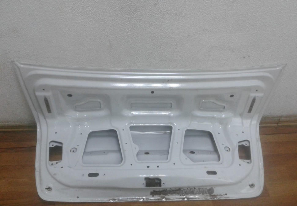 Крышка багажника Lada Vesta oem 8450102347 (после ремонта )  (скл-3)