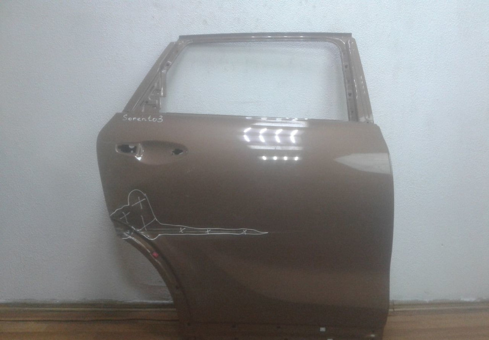 Дверь задняя правая Kia Sorento 3 вмятина (14>) oem 77004C5010