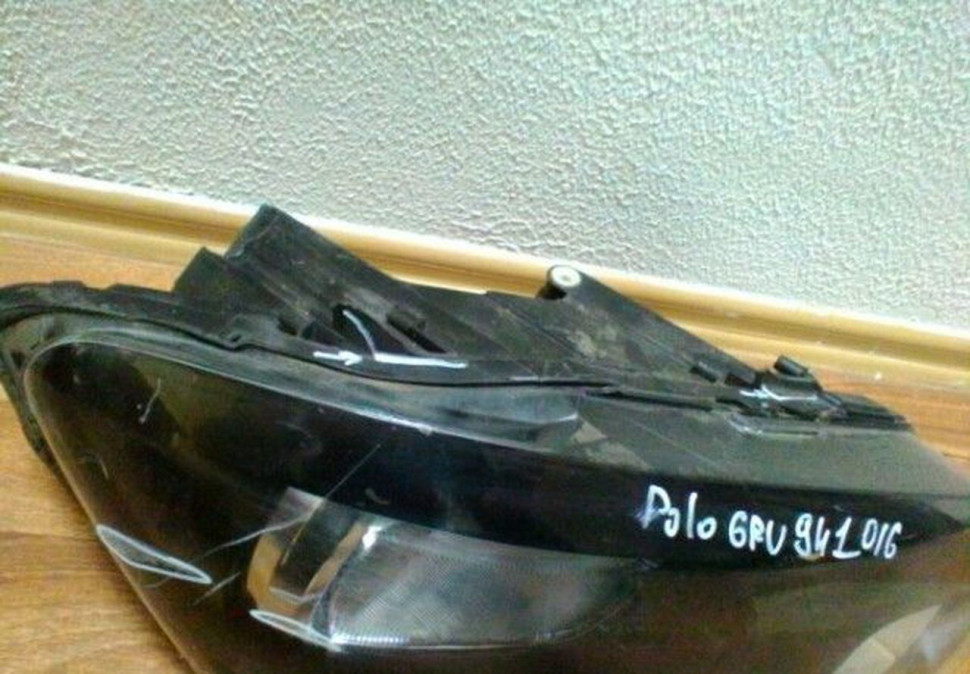 Фара правая Volkswagen Polo Oem 6RU941016 (скл-3) Фара правая Volkswagen Polo Oem 6RU941016 (скл-3)