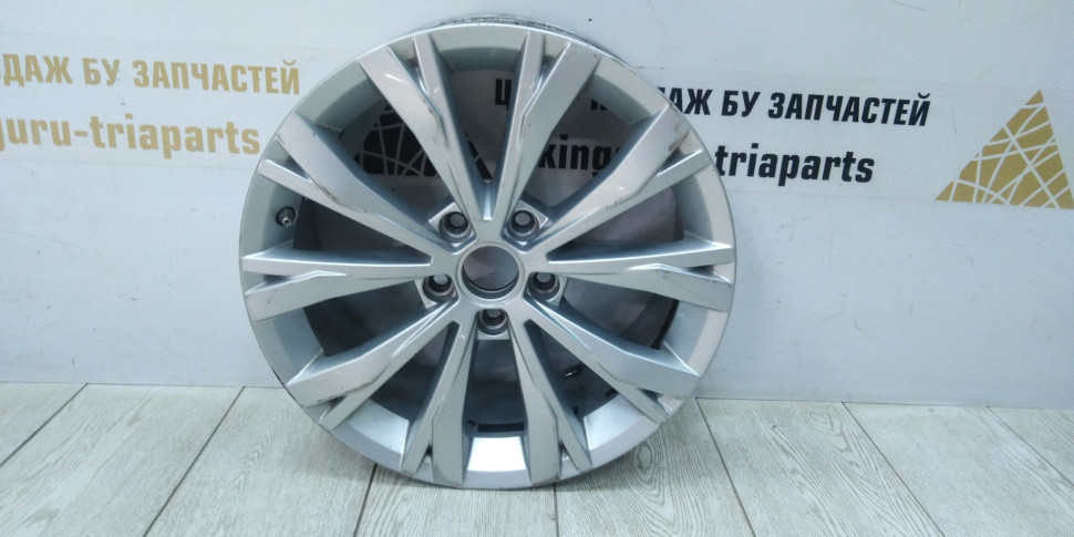 Диск литой R17 Volkswagen Tiguan 2 2016 OEM 5NA601025 Диск литой R17 Volkswagen Tiguan 2 2016 OEM 5NA601025