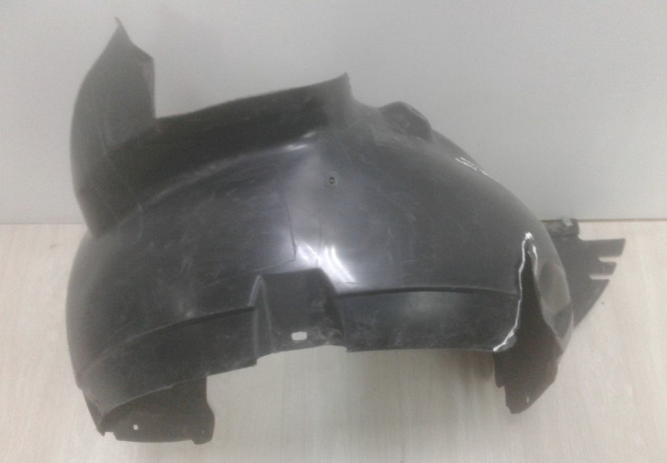 Подкрылок передний левый Volkswagen Polo oem 6RU809961 (трещина)