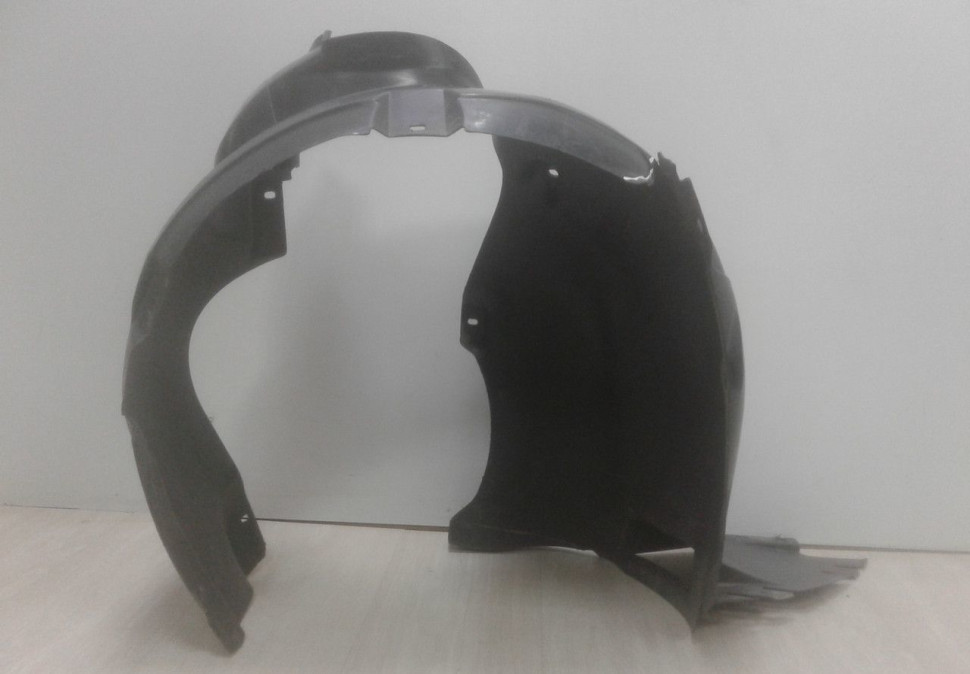 Подкрылок передний левый Volkswagen Polo oem 6RU809961 (трещина)