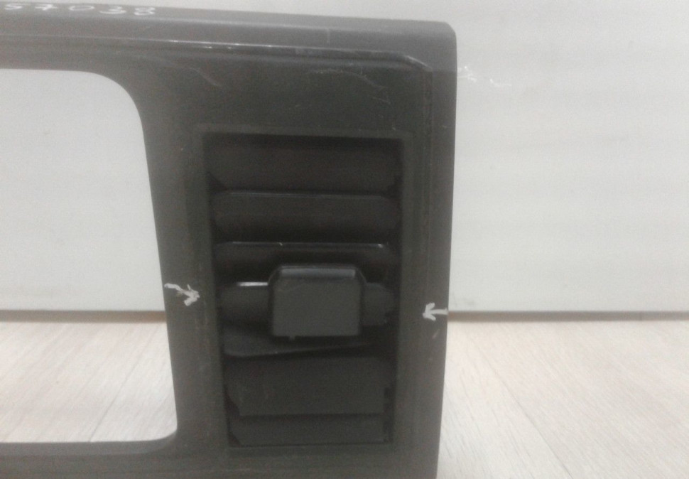 Рамка навигации Volkswagen Transporter T6 oem 7e1857038 (мал.деф.) Рамка навигации Volkswagen Transporter T6 oem 7e1857038 (мал.деф.)