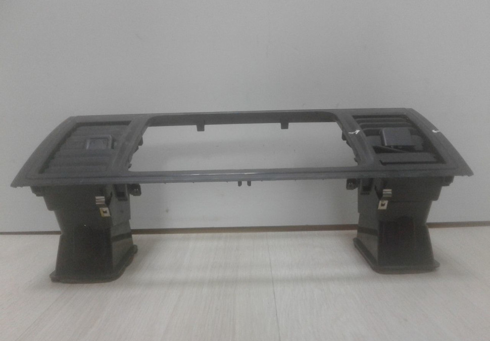 Рамка навигации Volkswagen Transporter T6 oem 7e1857038 (мал.деф.) Рамка навигации Volkswagen Transporter T6 oem 7e1857038 (мал.деф.)