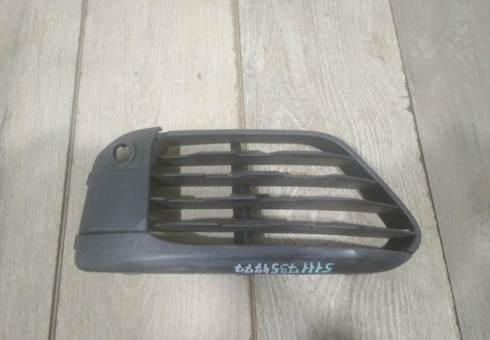 Решетка бампера левая бу BMW X1 F48 OEM 51117354777