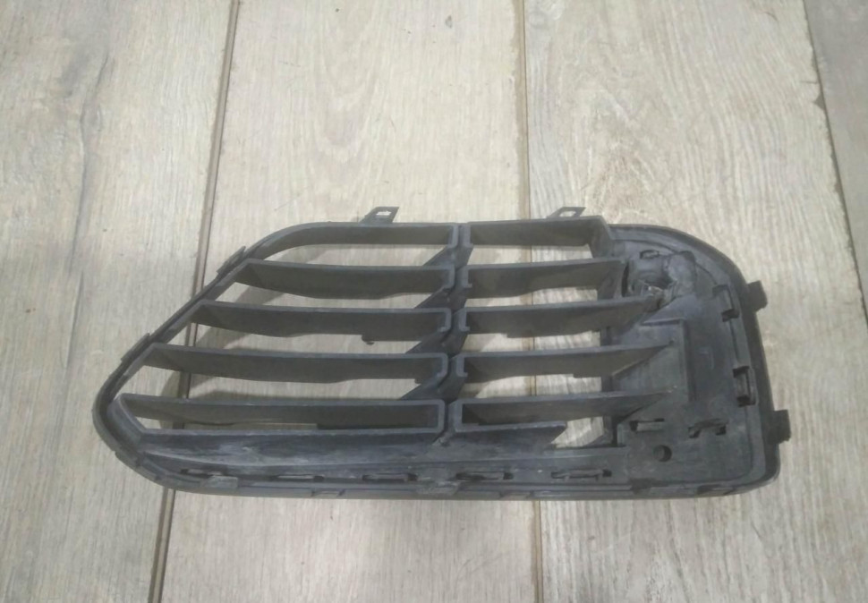 Решетка бампера левая бу BMW X1 F48 OEM 51117354777
