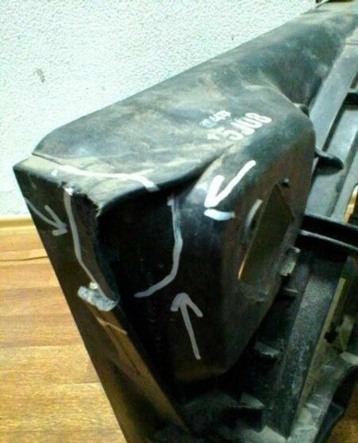 Диффузор Киа Sorento OEM 253802P500 сломано одно крепление