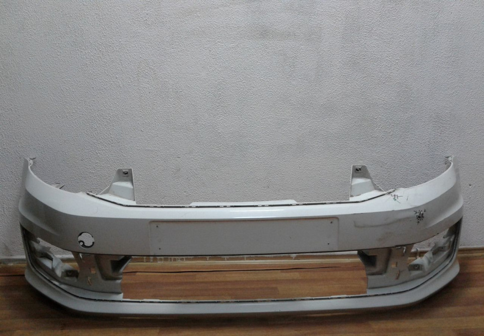 Бампер передний Volkswagen Polo (15>) рестайл (трещ.) oem 6ru807221