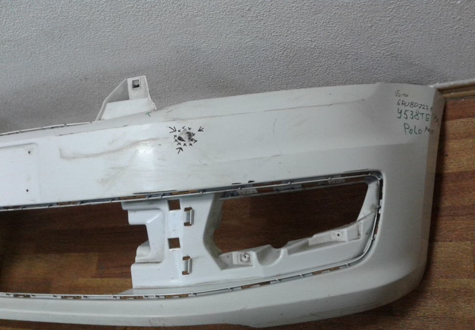 Бампер передний Volkswagen Polo (15>) рестайл (трещ.) oem 6ru807221 Бампер передний Volkswagen Polo (15>) рестайл (трещ.) oem 6ru807221