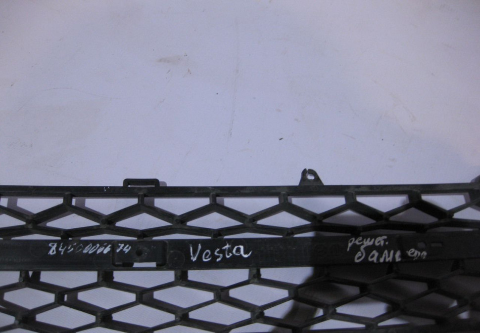 Решетка переднего бампера Lada Vesta oem 8450006674 (Скл-3)
