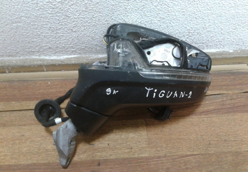 Корпус зеркала левый Volkswagen Tiguan 2 oem 5nb857501 (9 конт)